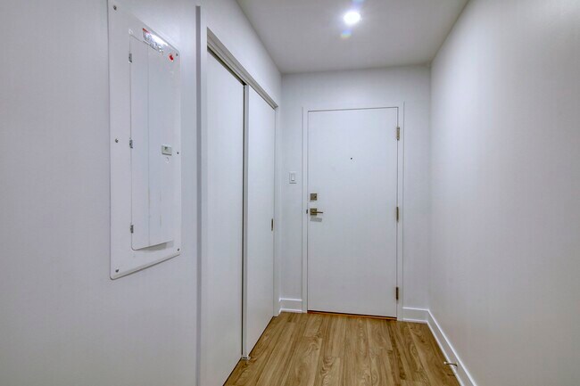 Building Photo - 9675 Av. Papineau