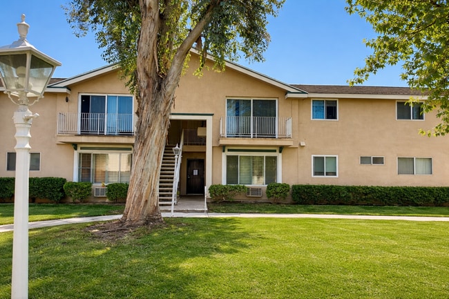 Foto del edificio - 1 Bed / 1 Bath Condo for Lease – Walk to Downtown La Mesa!