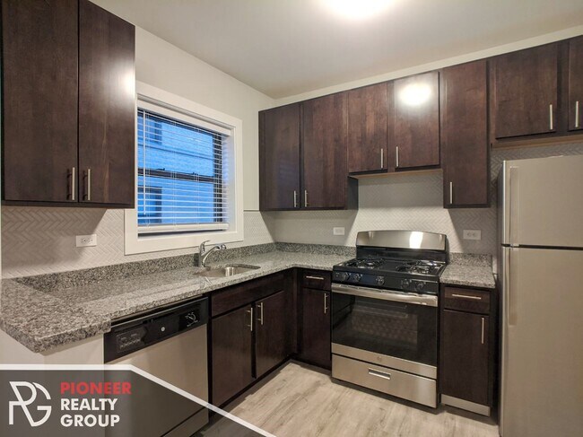 Foto del edificio - 711 W Brompton Ave