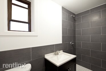 Building Photo - 323 Chauncey St