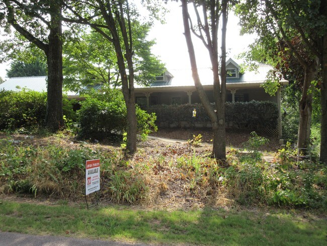 Building Photo - 3653 Griffin Dr
