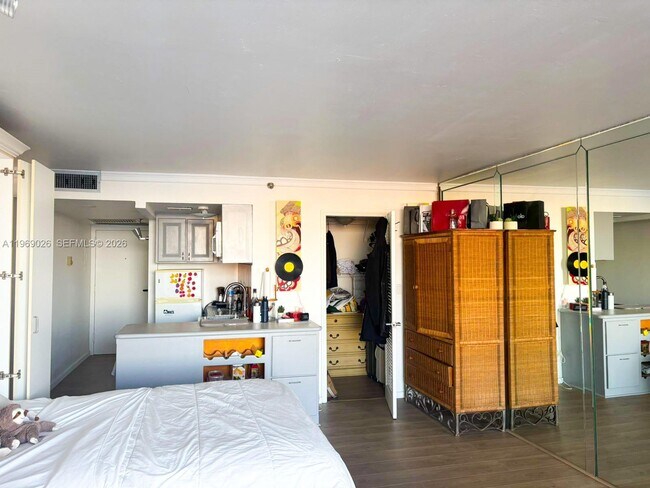 Foto del edificio - 555 NE 15th St