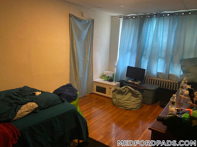 Building Photo - 53 Fellsway W