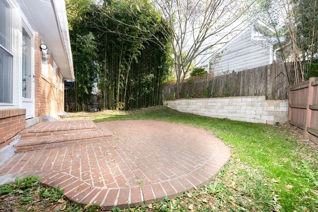 Building Photo - Beautifully remodeled Bethesda Home
