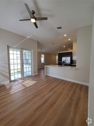 Building Photo - 858 Briar Ridge Rd