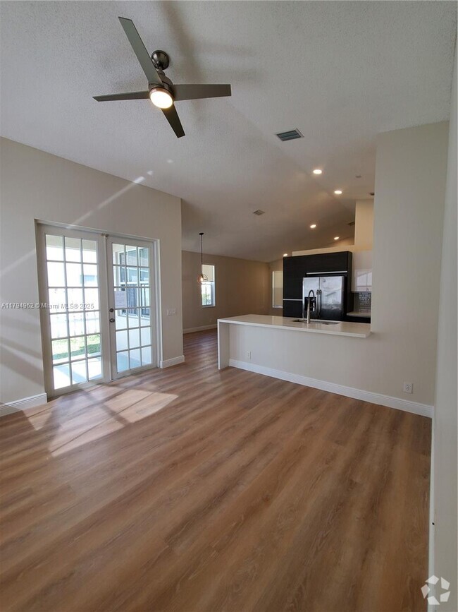 Building Photo - 858 Briar Ridge Rd