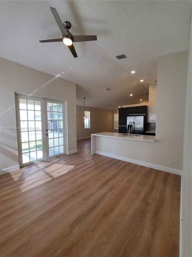 Foto principal - 858 Briar Ridge Rd