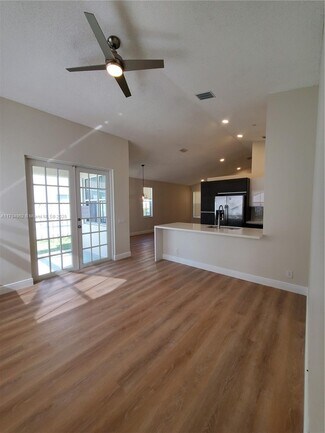 Building Photo - 858 Briar Ridge Rd
