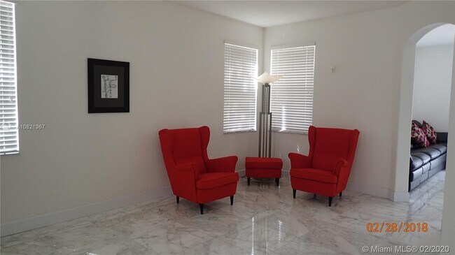 Foto del edificio - 8618 NW 114th Ct