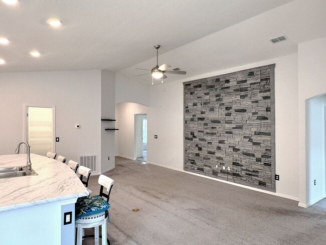 Building Photo - Beautiful 4-Bedroom, 2-Bathroom in Eagle Lake