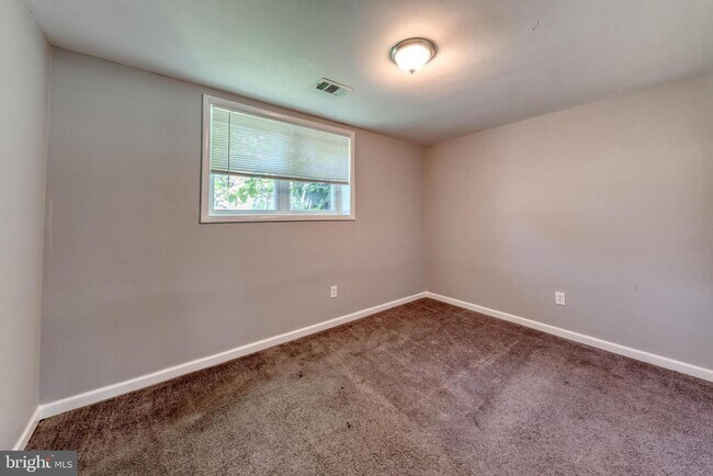 Building Photo - 7026 Hamlet Ave