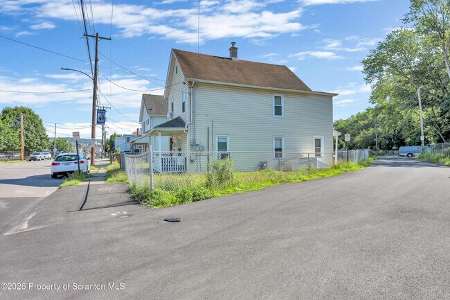 Foto del edificio - 987 Providence Rd
