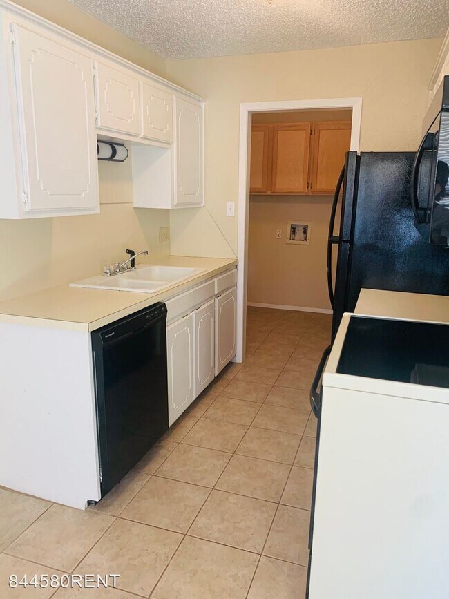 Foto del edificio - 3 br, 1.5 bath House - 6505 NW Oak Ave