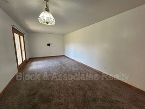 Building Photo - 316 Windsor Manor Way