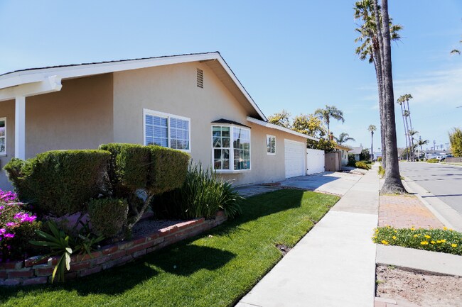 Building Photo - 18271 Roberta Cir