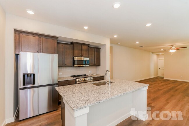 Building Photo - 8200 Howell Oak Dr