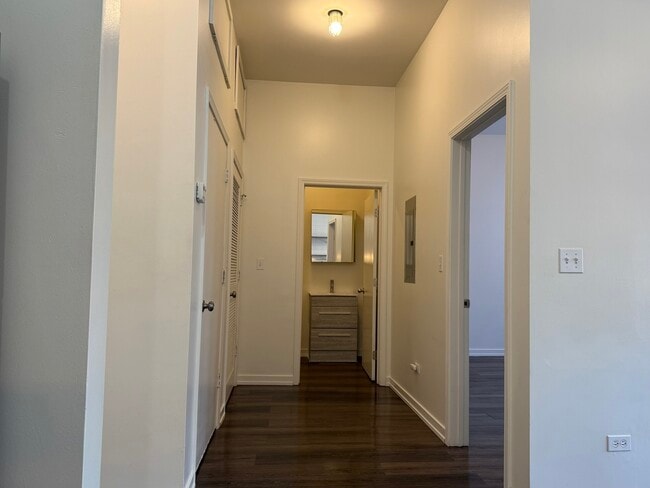 Foto del edificio - 5600 N Ridge Ave