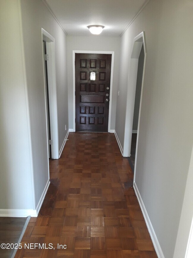 Foto del edificio - 7930 Tarling Ave
