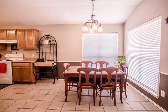 Building Photo - 518 N Juneau Ave