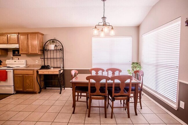 Foto del edificio - 518 N Juneau Ave