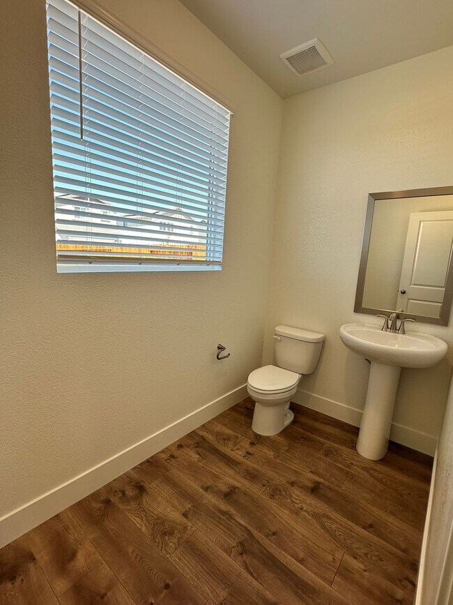 Foto del edificio - 7820 Rivermeadow Wy