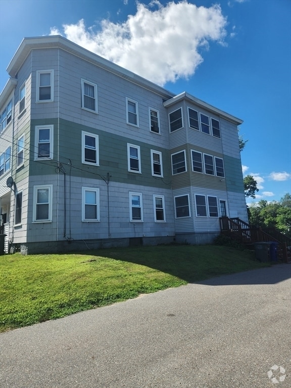 Building Photo - 17 Elm St