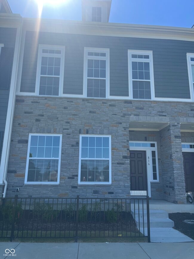 Building Photo - 816 Kinzer Ave