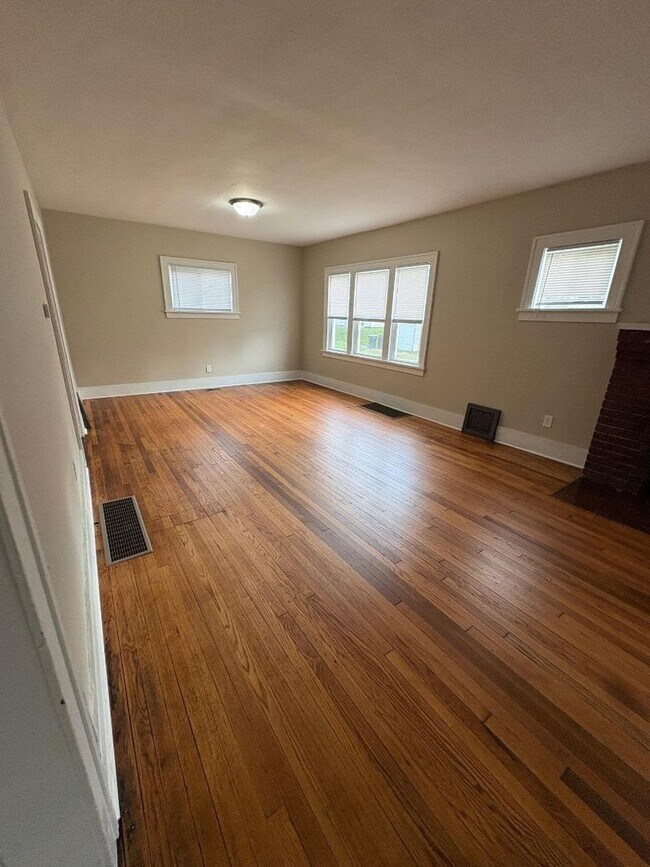 Foto del edificio - *Pending* Updated 3-Bedroom, 1.5-Bathroom Home – $1,375/Month | Accepting Section 8