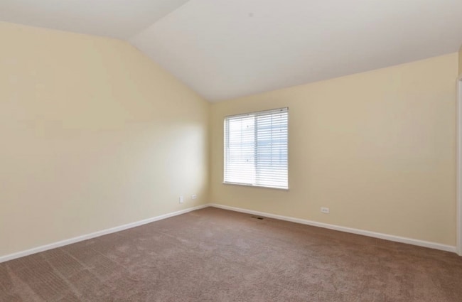 Building Photo - 609 N Lyle Ave