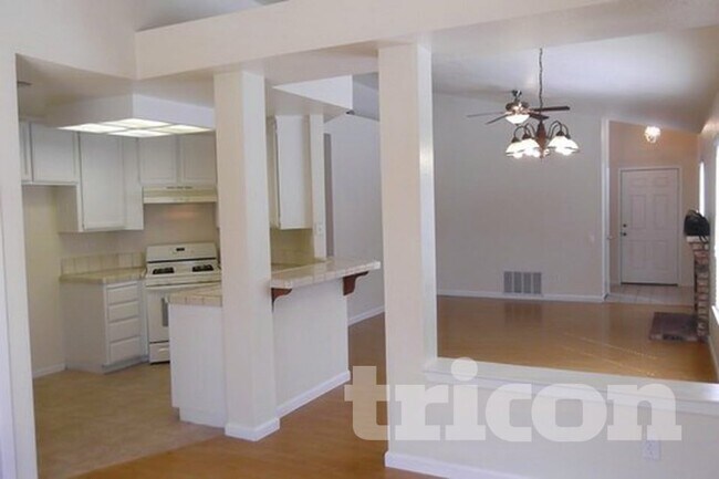 Foto del edificio - 1085 Quail Valley Run