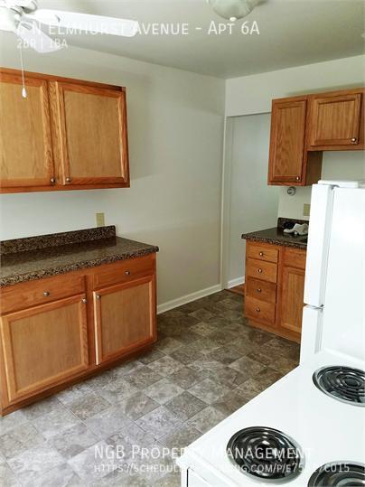 Primary Photo - 6 N Elmhurst Ave