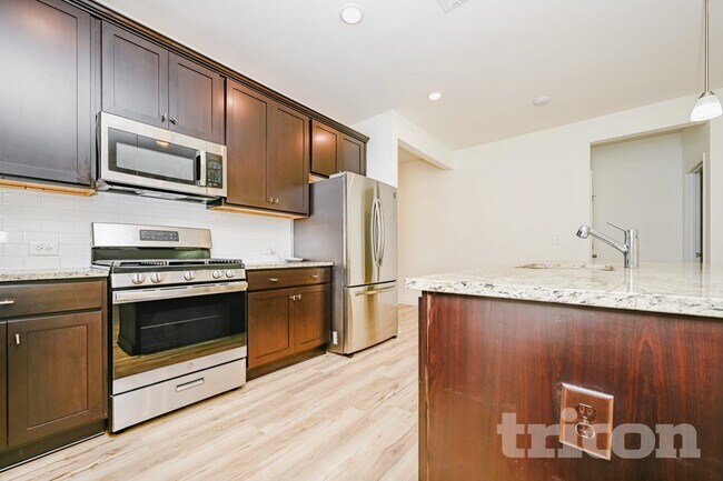 Building Photo - 146 Everett Sq