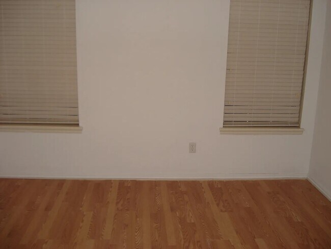 Foto del edificio - 413 Pinehurst drive