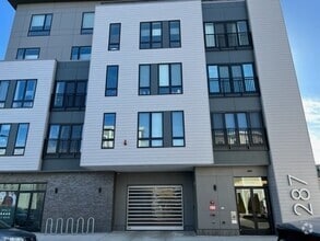 Building Photo - 287 Maverick St