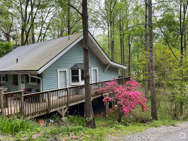 Building Photo - 332 Magnolia Dr