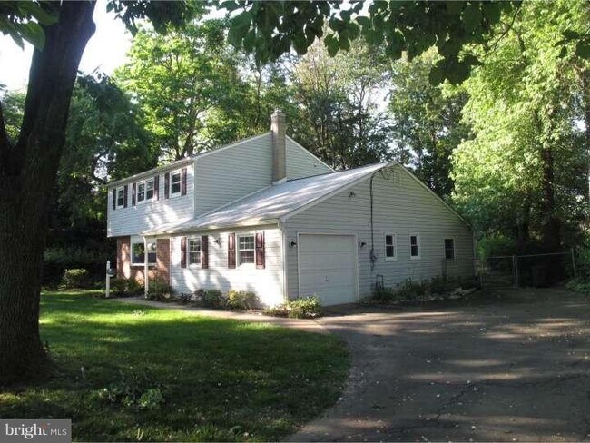 Side Elevation - 855 Hemlock Rd