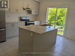 Building Photo - 38 Lahey Cres
