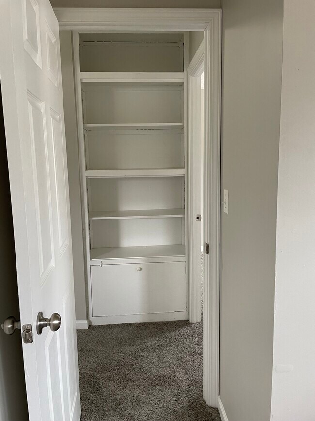 Foto del edificio - 1100 Riverton Dr