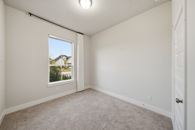 Foto del edificio - 31719 Hatcher Grv Ln