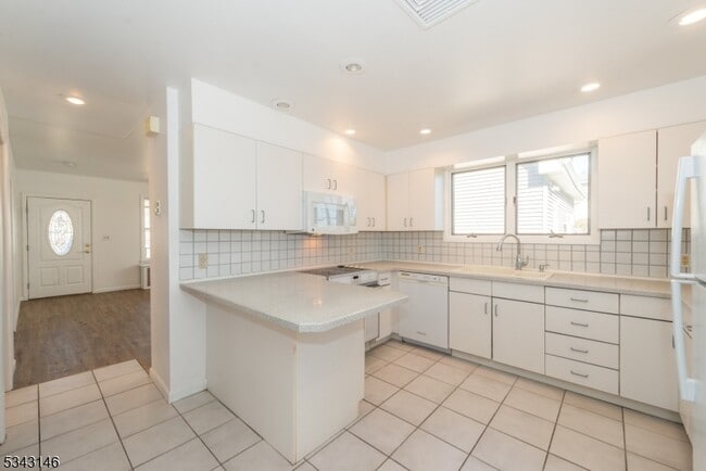 Building Photo - 94 Elberon Ave