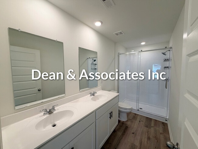 Foto del edificio - 827 Fish Camp Rd