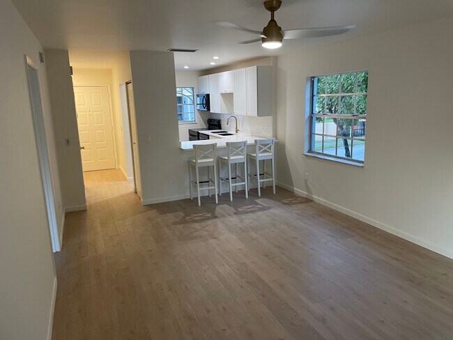 Dining Area / Kitchen - 4511 S Oak Dr