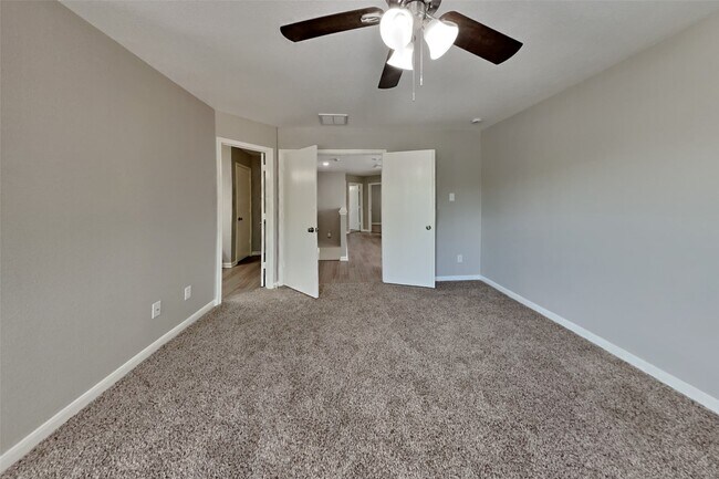 Foto del edificio - 6423 Lily Hollow Ct