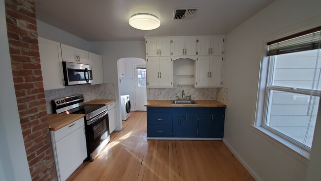 Modern kitchen with appliances - 244 Claremont St