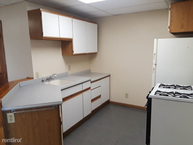 Building Photo - 2 br, 1 bath Apartment - 8 N 18th Ave W