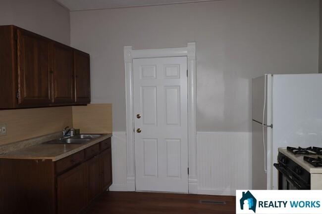 Building Photo - 4419 Saint Paul Avenue