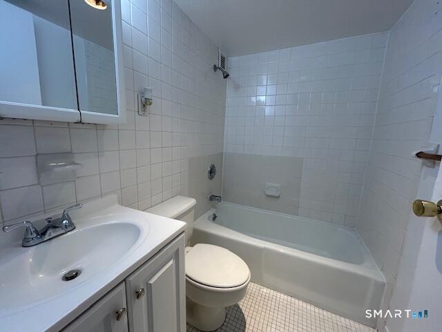 Foto del edificio - 87 Glenbrook Rd