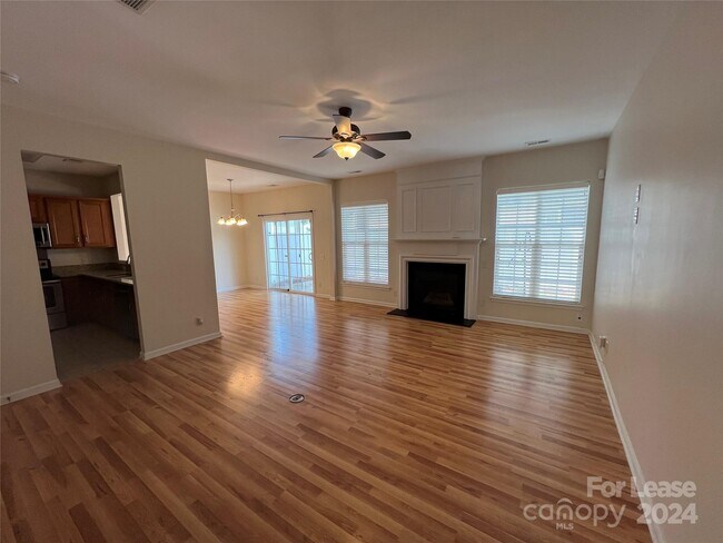 Building Photo - 10010 Blakeney Preserve Dr