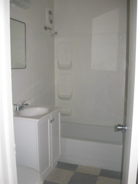 Building Photo - 1107 4th Ave NW