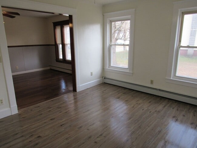 Building Photo - 54 Pleasant St